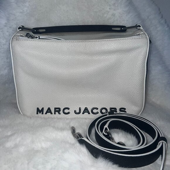 Marc Jacobs Handbags - Marc Jacobs Softbox 23 Convertible Satchel | White & Black